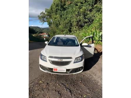 CHEVROLET - ONIX - 2013/2013 - Branca - R$ 45.000,00
