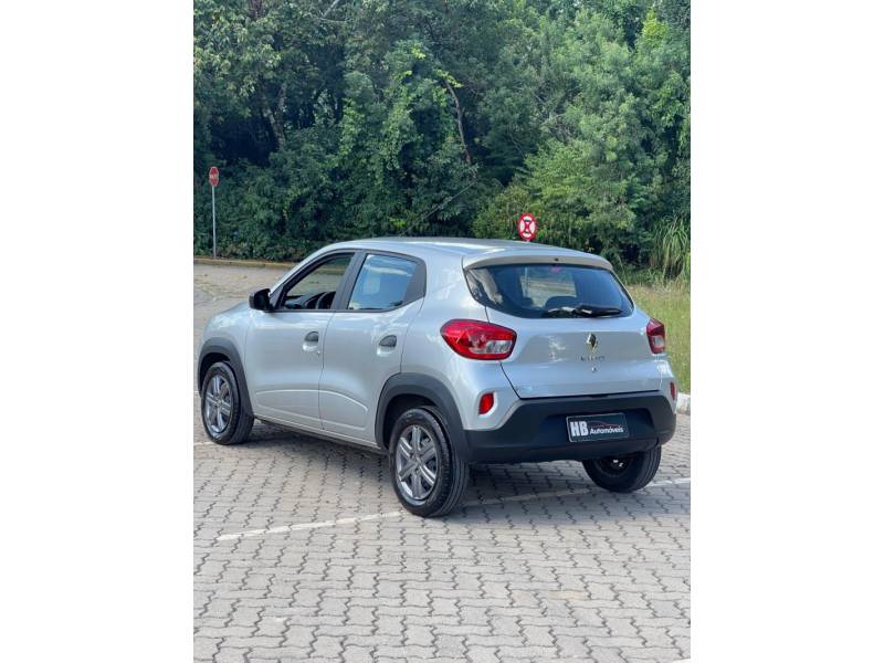 RENAULT - KWID - 2022/2023 - Prata - R$ 51.600,00