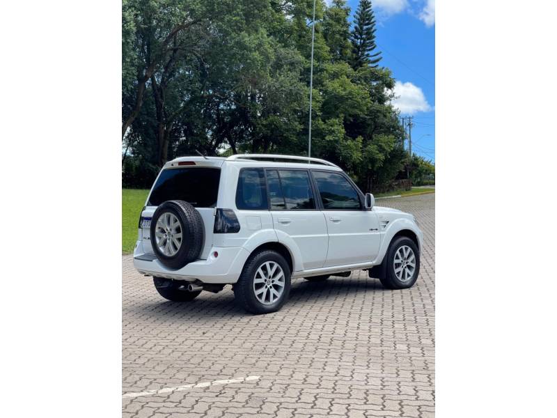 MITSUBISHI - PAJERO TR4 - 2013/2014 - Branca - R$ 64.000,00