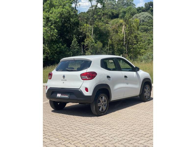 RENAULT - KWID - 2022/2023 - Branca - R$ 47.000,00