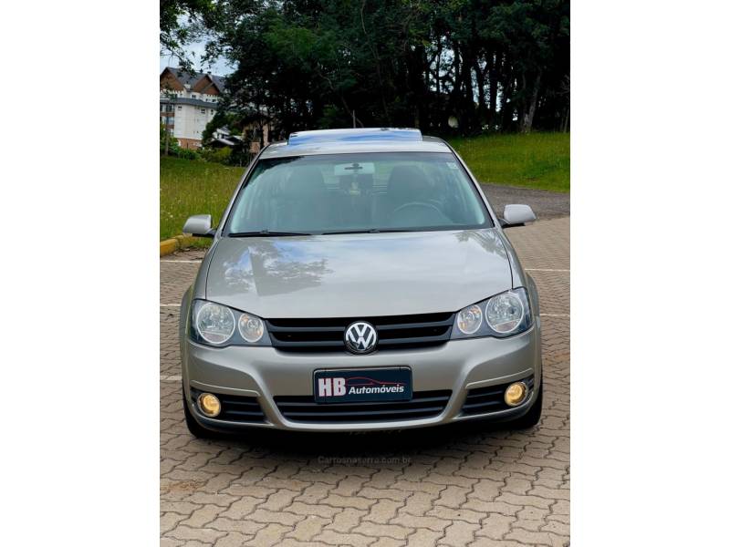 VOLKSWAGEN - GOLF - 2011/2012 - Prata - R$ 58.900,00