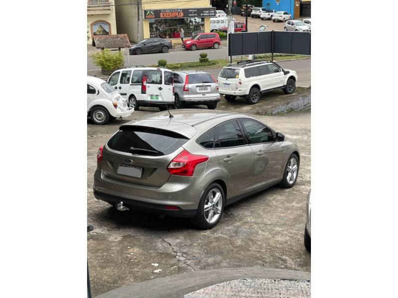 FORD - FOCUS - 2014/2015 - Prata - R$ 58.000,00