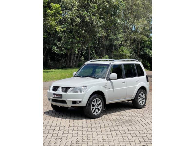 MITSUBISHI - PAJERO TR4 - 2013/2014 - Branca - R$ 64.000,00