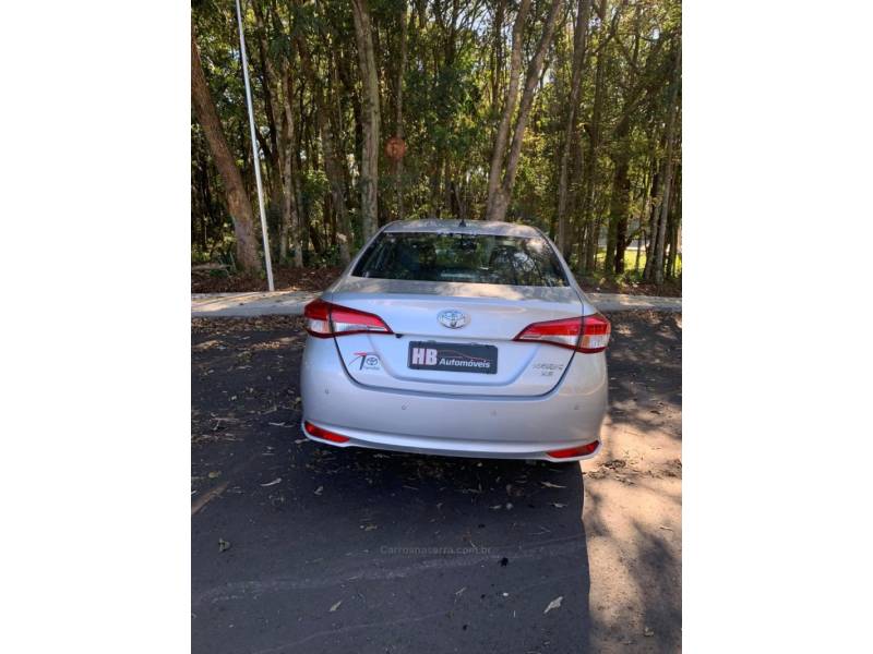 TOYOTA - YARIS - 2022/2023 - Prata - R$ 87.000,00