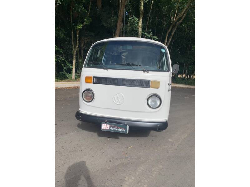 VOLKSWAGEN - KOMBI - 1994/1995 - Branca - R$ 37.000,00