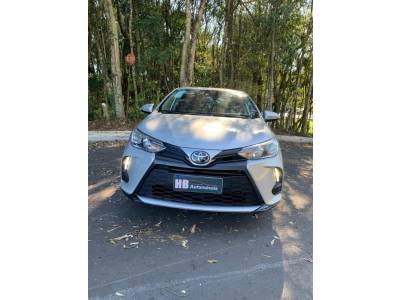 TOYOTA - YARIS - 2022/2023 - Prata - R$ 87.000,00