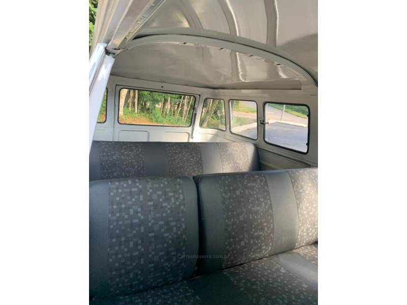 VOLKSWAGEN - KOMBI - 1994/1995 - Branca - R$ 37.000,00